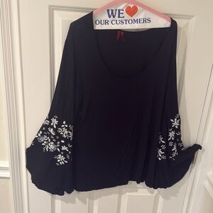 Love Scarlett floral Large Black top with flowers and rhinestones bell sleeve